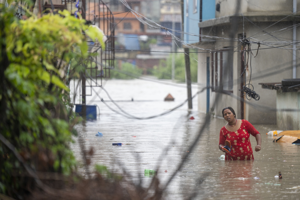 尼泊尔暴雨成灾至少11人死亡，8人失踪。美联社