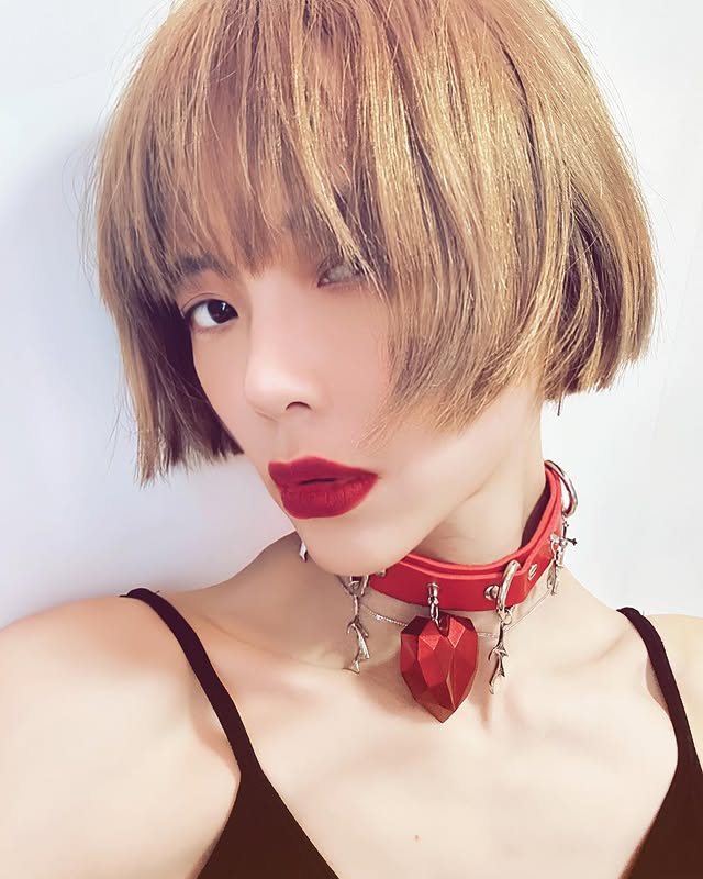 方皓玟（Charmaine）是樂壇創作女歌手。