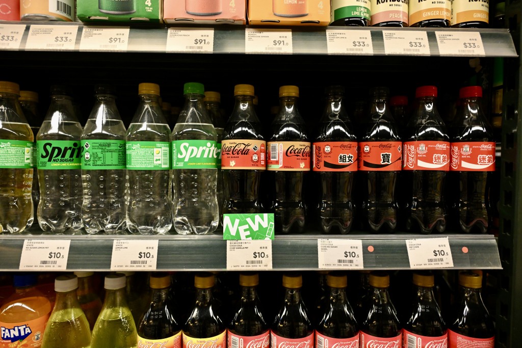 如樽蓋打開或樽身變軟便要留意飲品是否有異常。劉駿軒攝