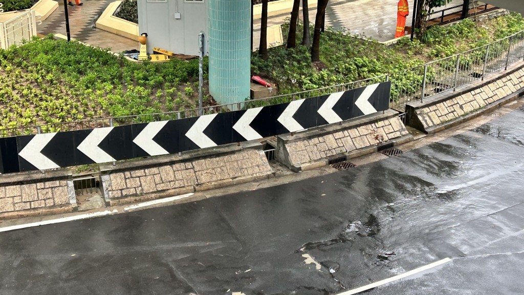 水浸情況很快退去。 水浸情況很快退去。