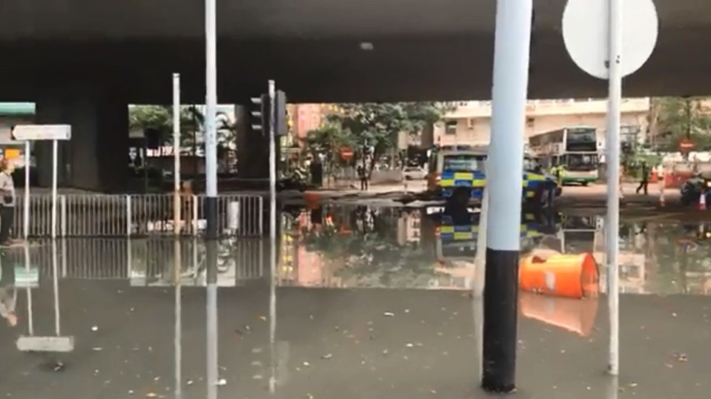 干诺道西水浸。网民叶锦龙图片