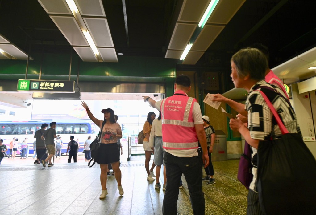 葵芳站早上如常運作。