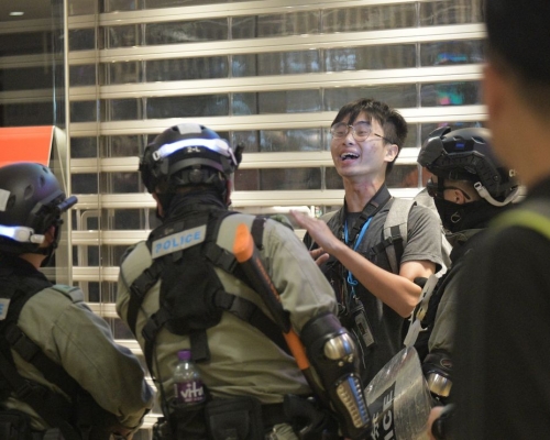鄧澤旻早前在太古城中心採訪期間被捕。資料圖片