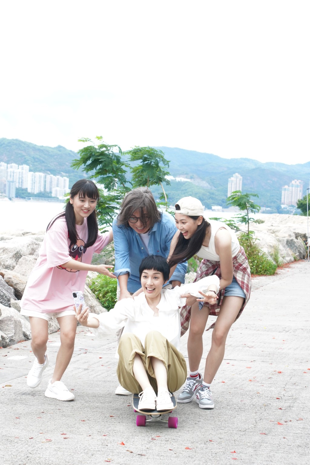 郭柏妍在《下流上車族》飾演林敏驄和江美儀大女「芊芊」。