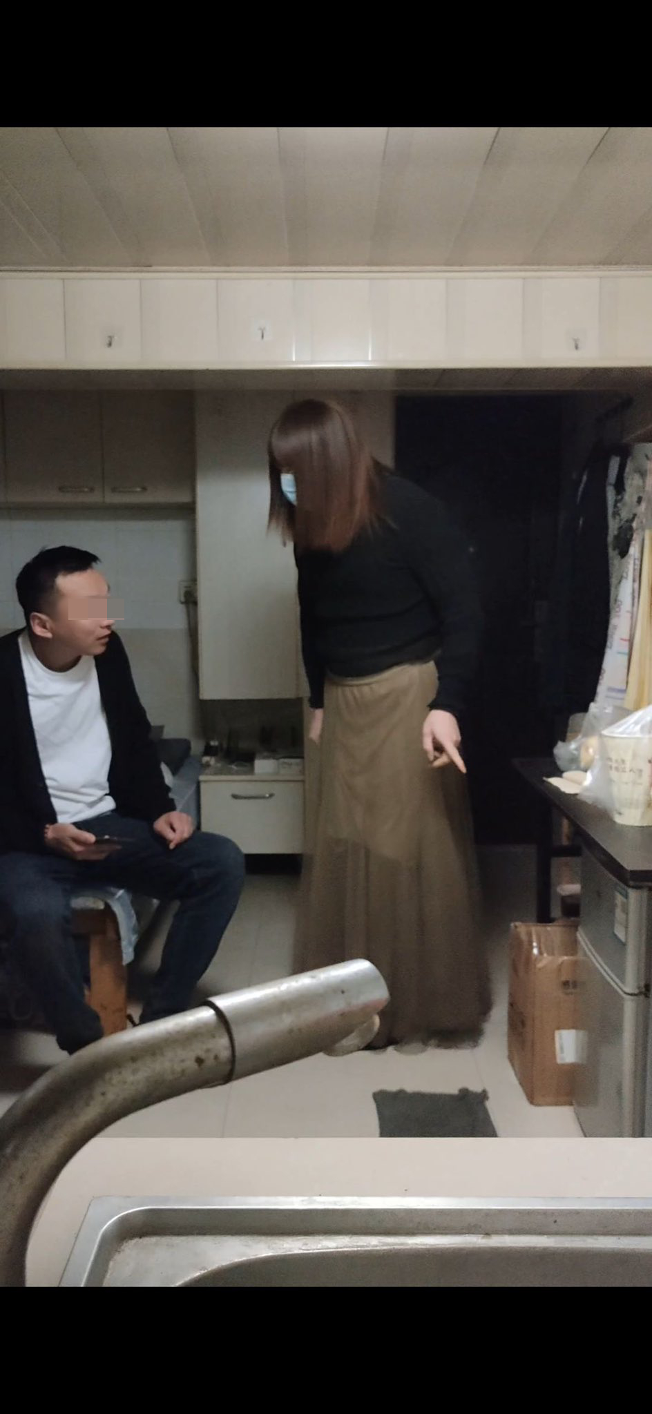 紅姐與各男子進行性行為的影片在網絡瘋傳。 紅姐與各男子進行性行為的影片在網絡瘋傳。