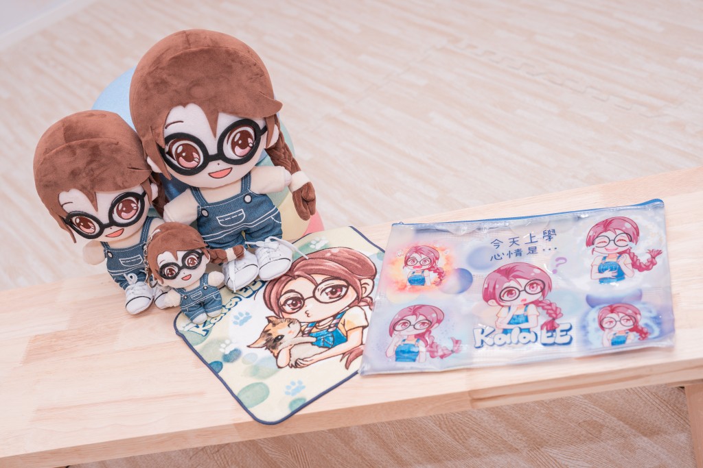 以Kala EE为蓝本设计的一系列周边产品。(图片来源:《亲子王》) 以Kala EE为蓝本设计的一系列周边产品。(图片来源:《亲子王》)