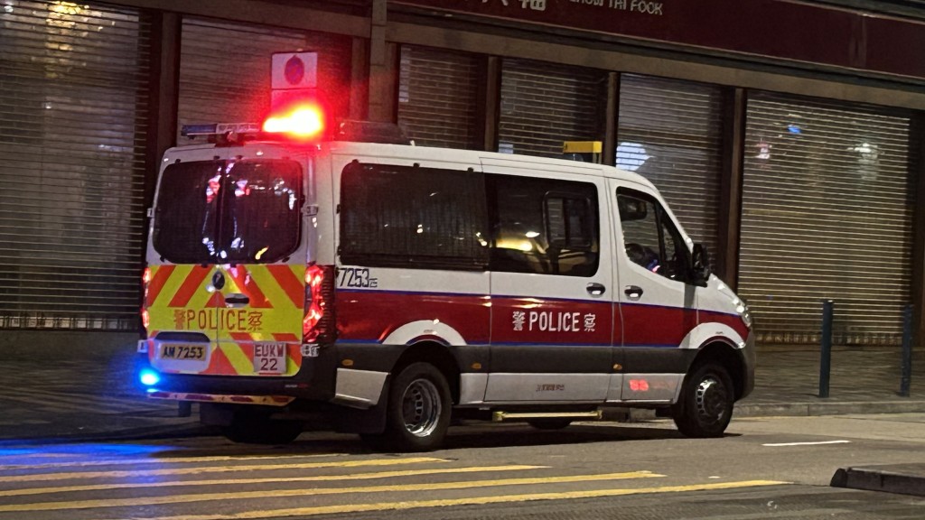 重慶大廈賓館失火 男子吸入濃煙不適送院。蔡楚輝攝