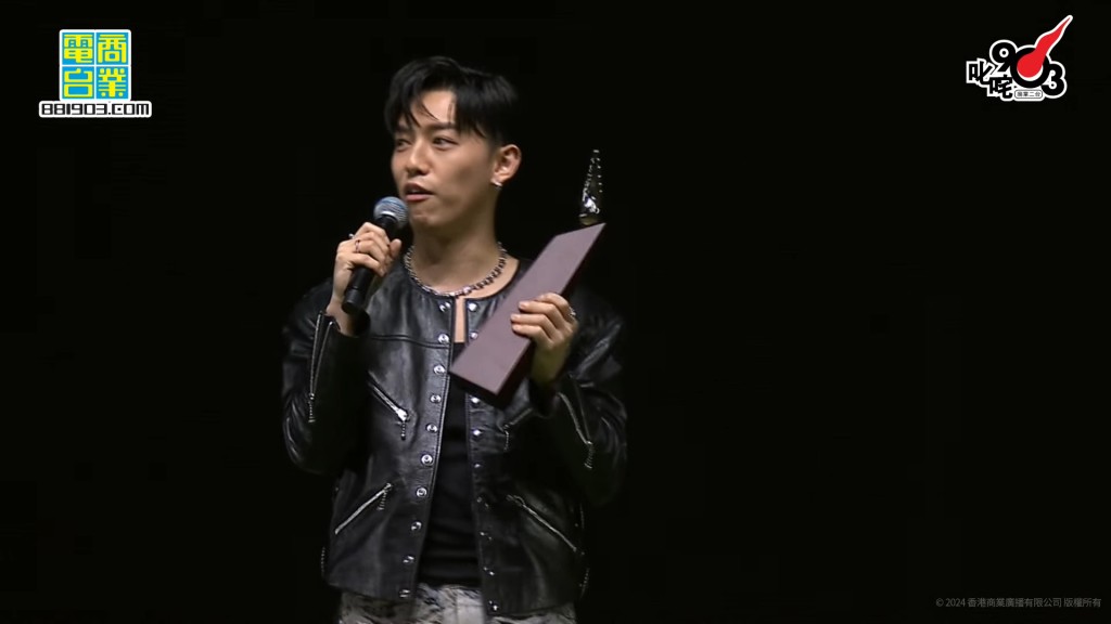 「叱咤樂壇男歌手」銀獎由MC張天賦奪得。