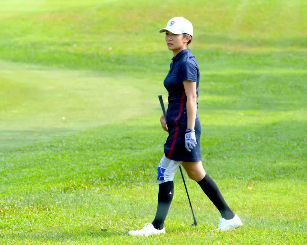 何雁詩曾是高爾夫球運動員，她在10歲加入港隊，多次中代表香港出戰。
