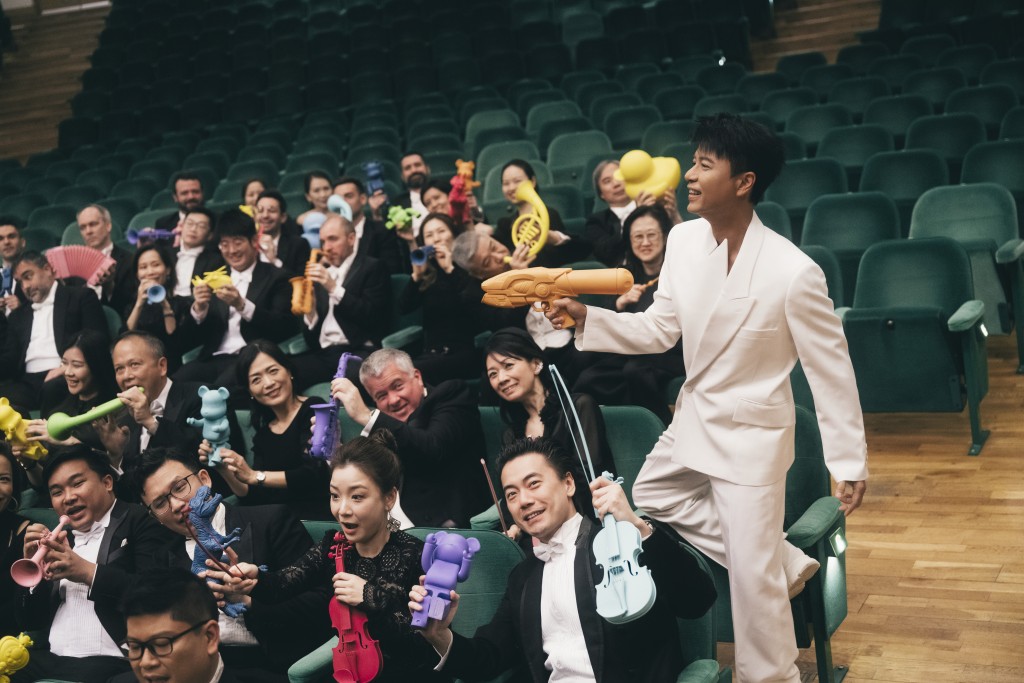 唱足幾十年的李克勤日前宣佈將會與香港管弦樂團合作開騷。