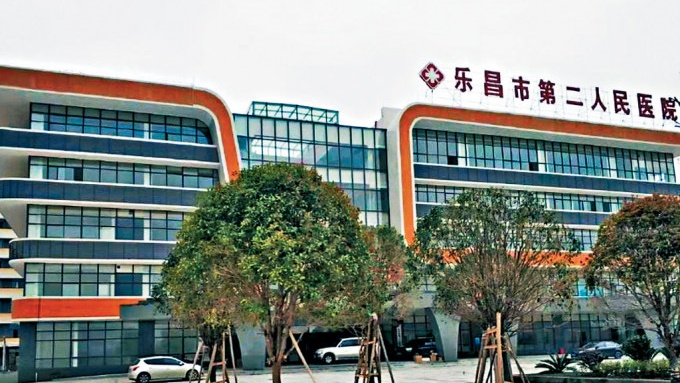 韶關車禍︱兩名港人傷者已轉送韶關粵北人民醫院 傷勢較嚴重但清醒