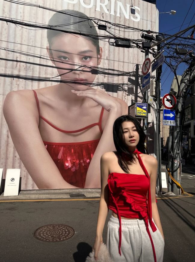 王添羽模仿喷火蛋糕遭回流火焰烧伤。抖音