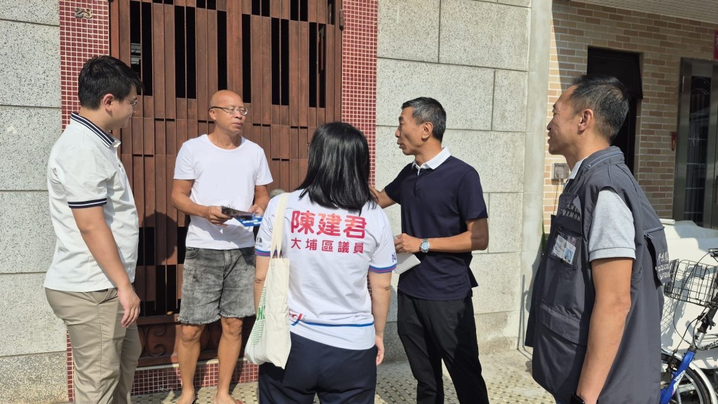 大埔區議員陳建君指接收居民意見後,再向政府相關部門反映,再着力改善或根治問題。(受訪者提供) 大埔區議員陳建君指接收居民意見後,再向政府相關部門反映,再着力改善或根治問題。(受訪者提供)