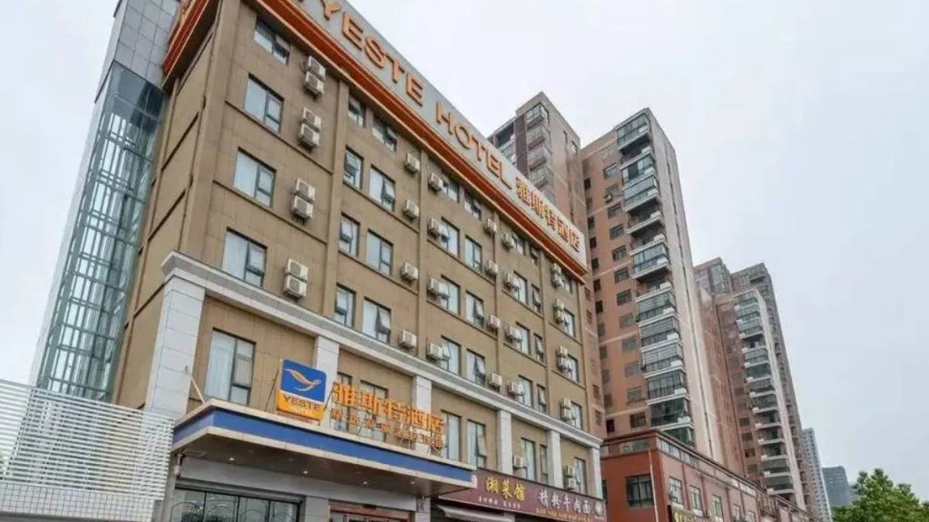 雅斯特有酒店住客猝死，死者家人指控酒店前台拒絕送藥致生悲劇。網圖