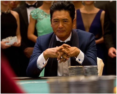 周润发于电影《赌城风云》内的剧照。