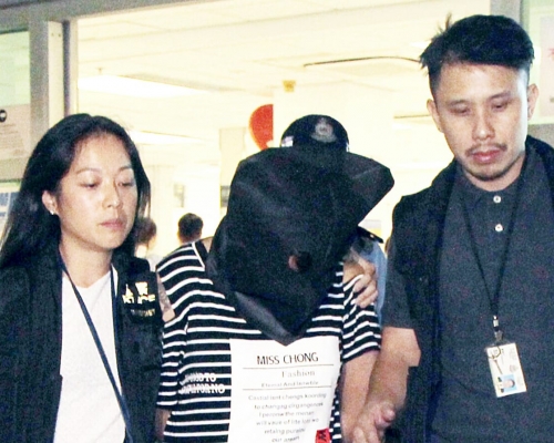 女嬰母親被帶返警署