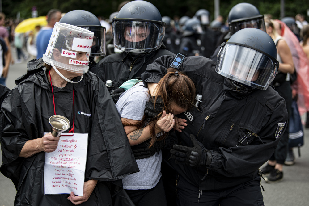 德國警方拘捕了600人。AP圖片