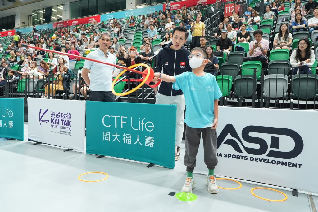 飛越啟德「小劍神」培訓計劃邀請多達1,000位小朋友參加， 透過體能測試發掘具潛質的小劍神！公關提供