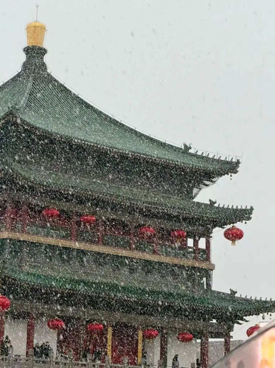 西安突降大雪,24小時內溫差20度,一天穿越冬夏兩季。 微博 西安突降大雪,24小時內溫差20度,一天穿越冬夏兩季。 微博