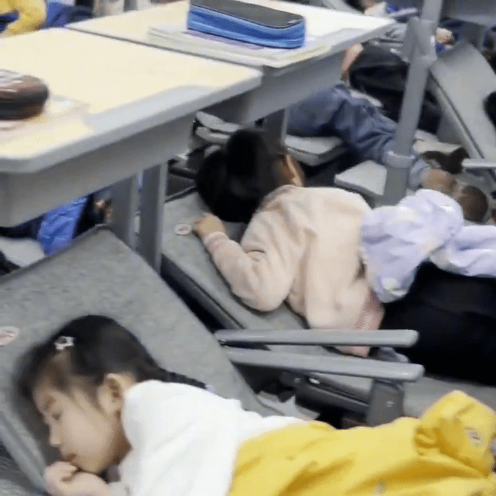 外交部發言人毛寧X平台分享中國校園「午睡神器」。 