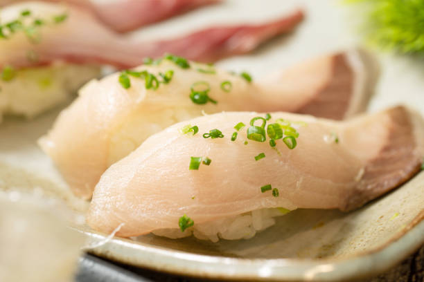 东京都练马区一间养老院的17名老人和1名职员出现上吐下泻等症状，其后调查发现他们进食的午餐中，一款比目鱼握寿司中有库道虫。示意图