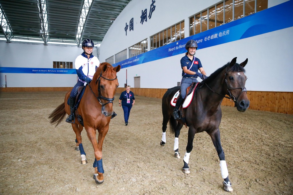 马会马术队部分骑手及马匹已抵达桐庐马术中心，为星期二(9月26日)展开的赛事备战。马会提供
