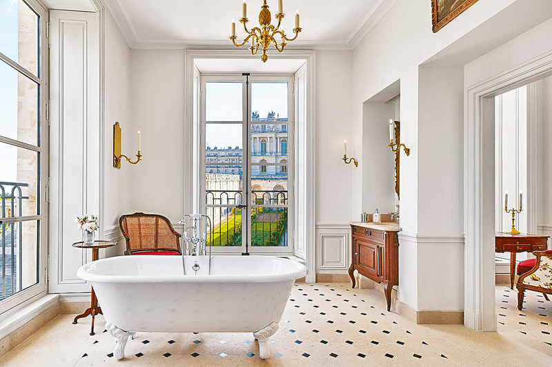 ●酒店客房的浴室，同樣瀰漫浪漫氣息。