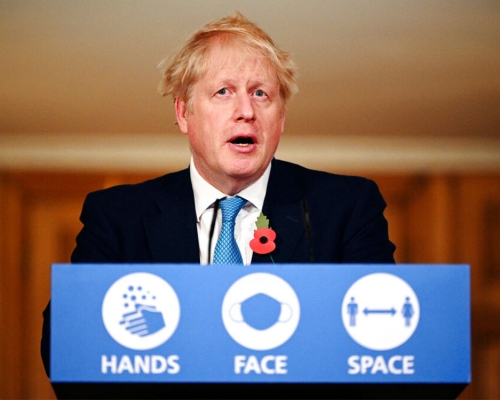 英國英格蘭地區周四開始實施為期四周的居家令，首相約翰遜呼籲民眾如非必要不要外出。AP圖