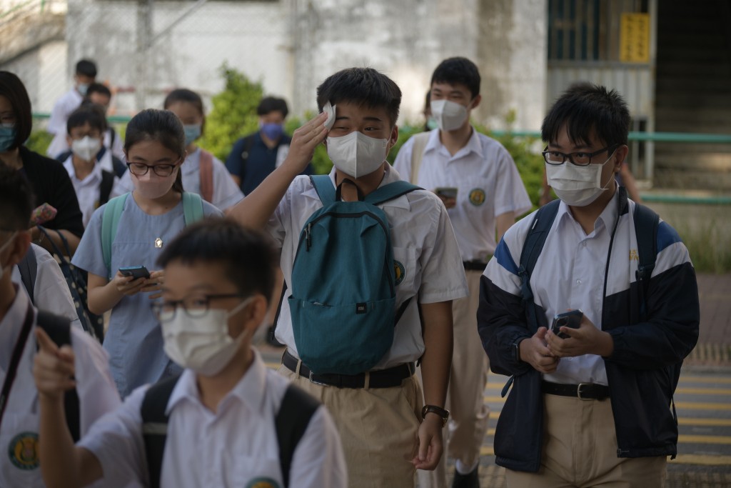 朱國強指中小學按年已經合共減少70班。資料圖片