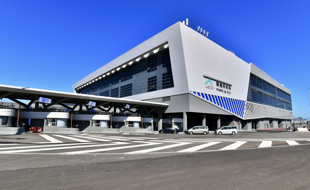 設1,800個泊位、24小時運作、位於港珠澳大橋香港口岸的「易泊飛」轉機停車場11月15日啟用，粵車每日可預約泊車轉機、送機或接機。資料圖片