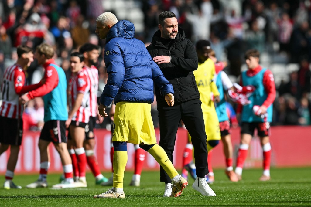 迪沙比認為球隊問題在於心理。法新社