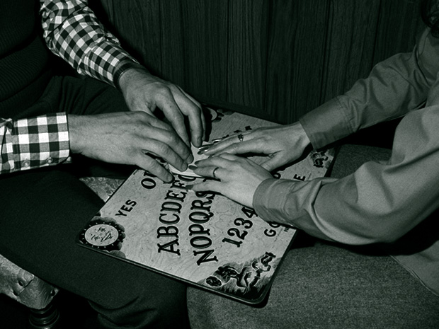 碟仙游戏（Ouija board）在外国颇受欢迎。twitter图