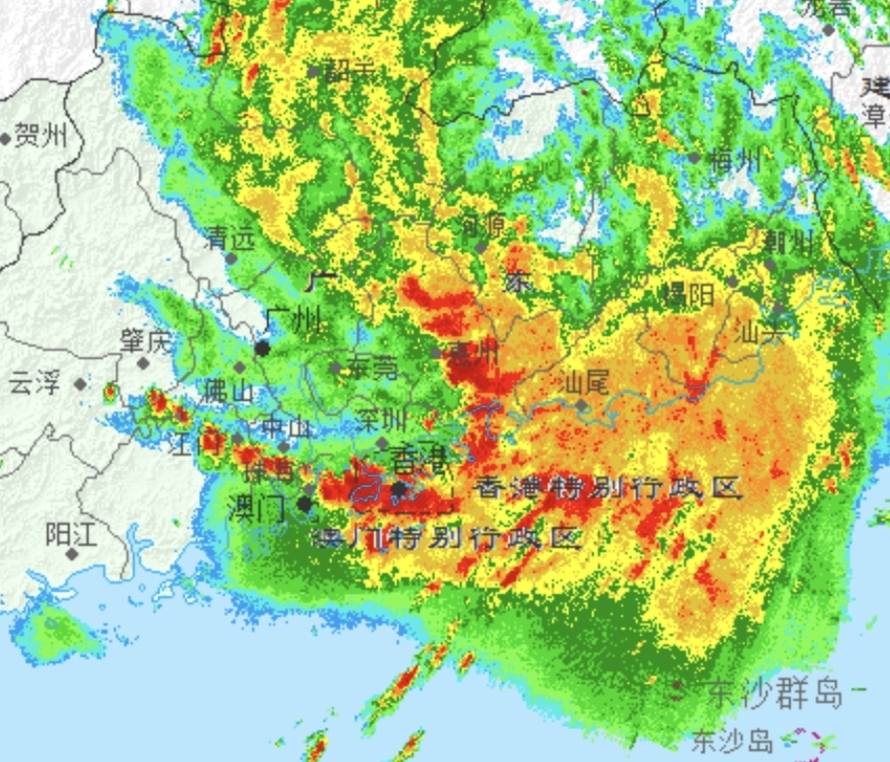 林超英指雨團又一次像列車般駛過。中央氣象台圖片 林超英指雨團又一次像列車般駛過。中央氣象台圖片