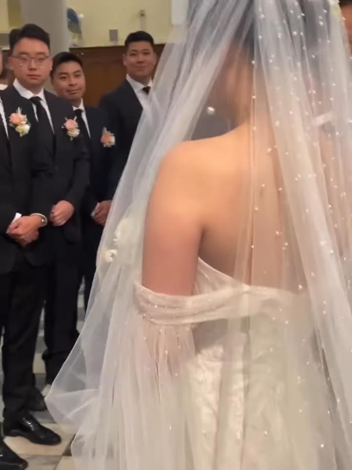 邝美璇今日出嫁。