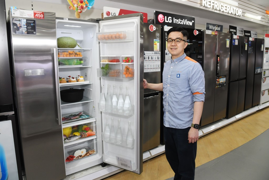 丰泽电器高级顾客服务顾问Mac Chan想悭电及令雪柜更耐用，如摆放食物时勿阻塞出风位，影响制冷，才能节省能源。