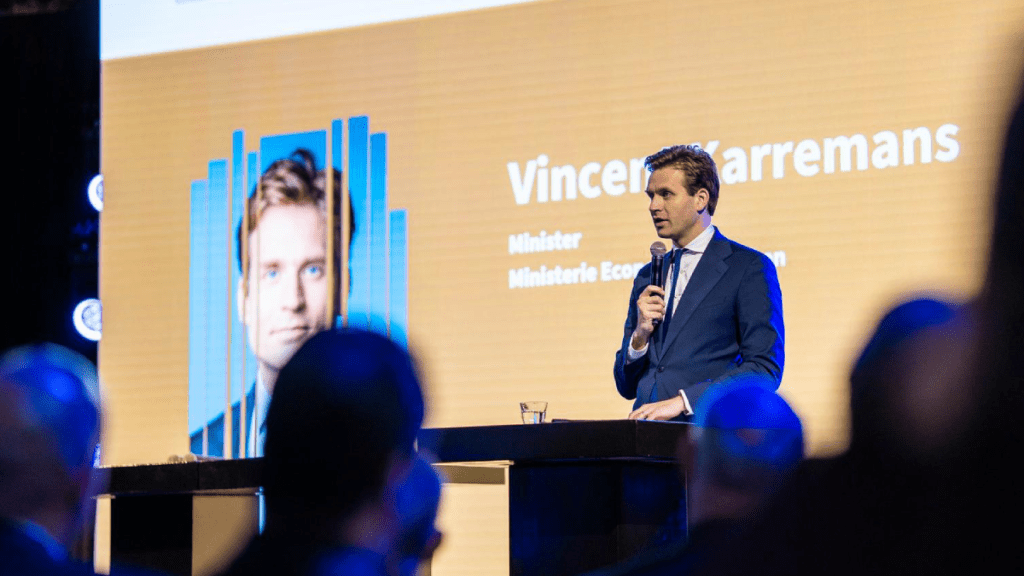 卡雷曼斯原定本月訪華。社交平台X