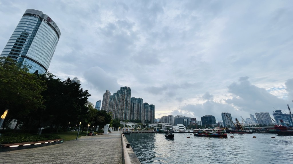 日間市區最高氣溫約32度。蔡楚輝攝 日間市區最高氣溫約32度。蔡楚輝攝