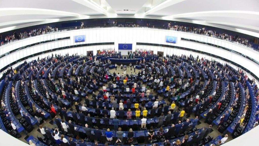 欧洲议会通过无约束力议案，将俄罗斯列为支持恐怖主义国家。
