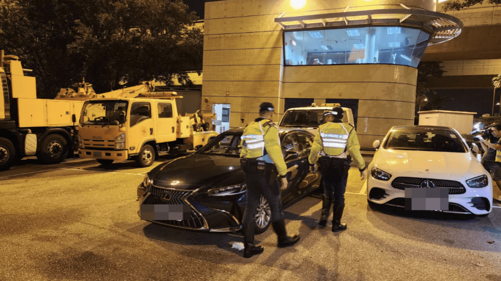 警方首次在西隧口设障查酒驾,两司机「吹爆波」被捕。黎志伟摄 警方首次在西隧口设障查酒驾,两司机「吹爆波」被捕。黎志伟摄