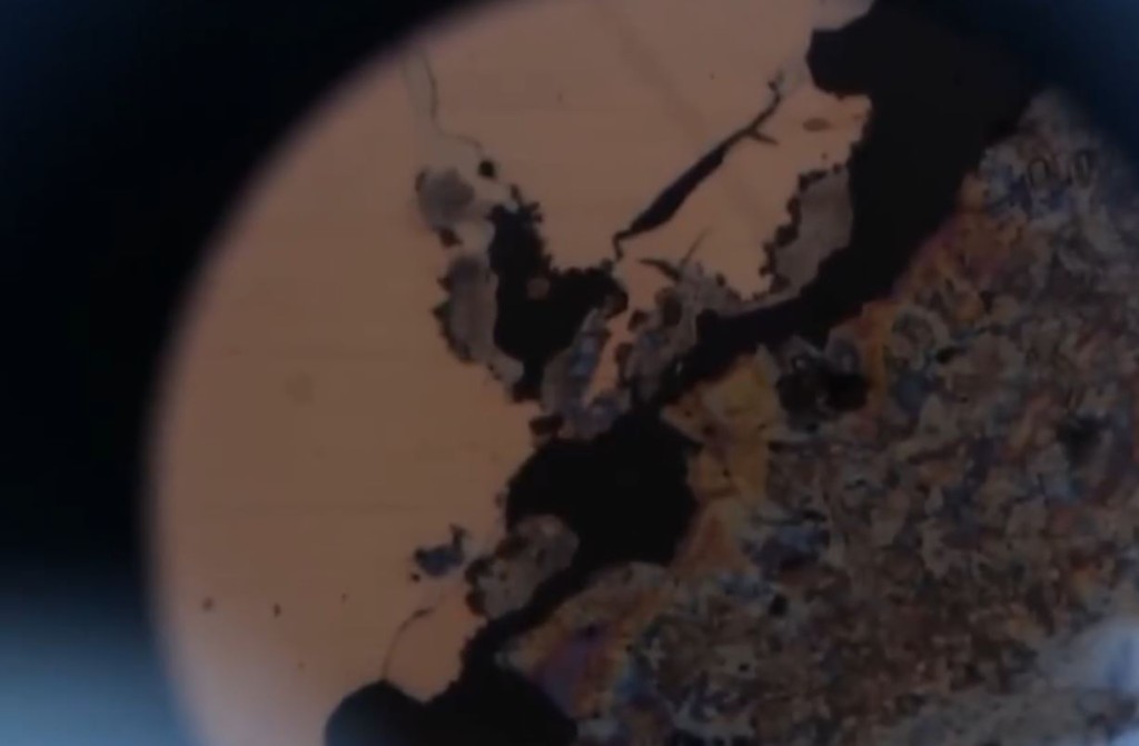 中國發現一種新礦物，正式命名為「金秀礦」。央視截圖