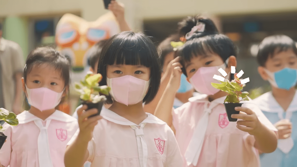 令家長們聞風喪膽的「一人一花」又嚟喇！（圖片來源：康文署影片截圖）