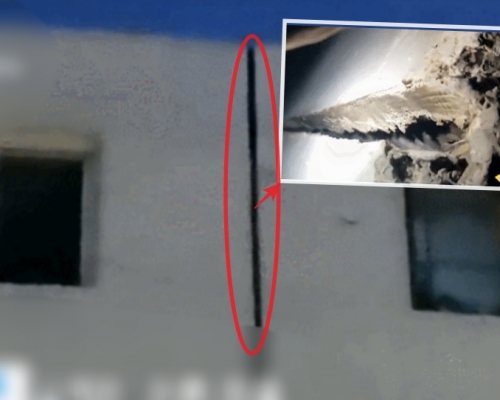 楼房两单位之间留有10多公分的墙缝。网图