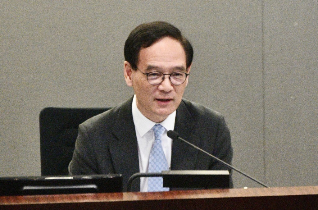 建測規園界議員謝偉銓上屆競選連任前放棄英國護照。資料圖片