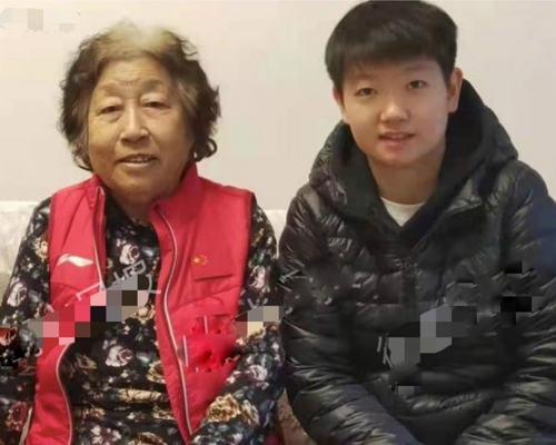 孫穎莎祖母賽前去世， 家人隱瞞3個月冀她全力備戰奧運。微博圖片