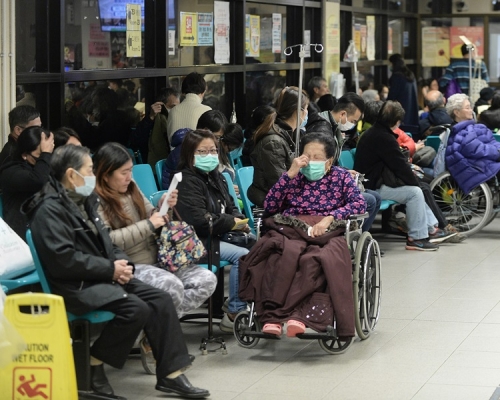15間提供內科病床的公立醫院使用率全部爆滿。資料圖片
