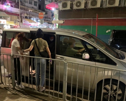 警方元朗進行掃黃，拘捕兩名女子。
