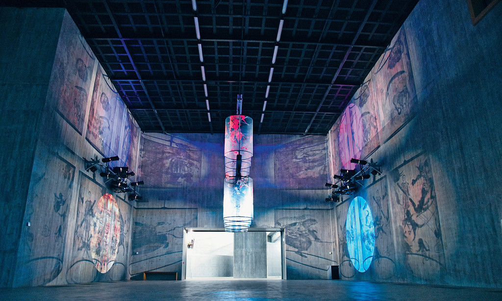 ■展演空間的高天花結構，最適合展示大型的多媒體作品《回憶瘋狂的梅格》。