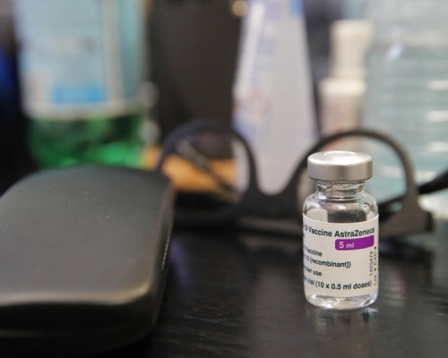 法國宣布容許65歲以上長者接種阿斯利康新冠疫苗。AP圖
