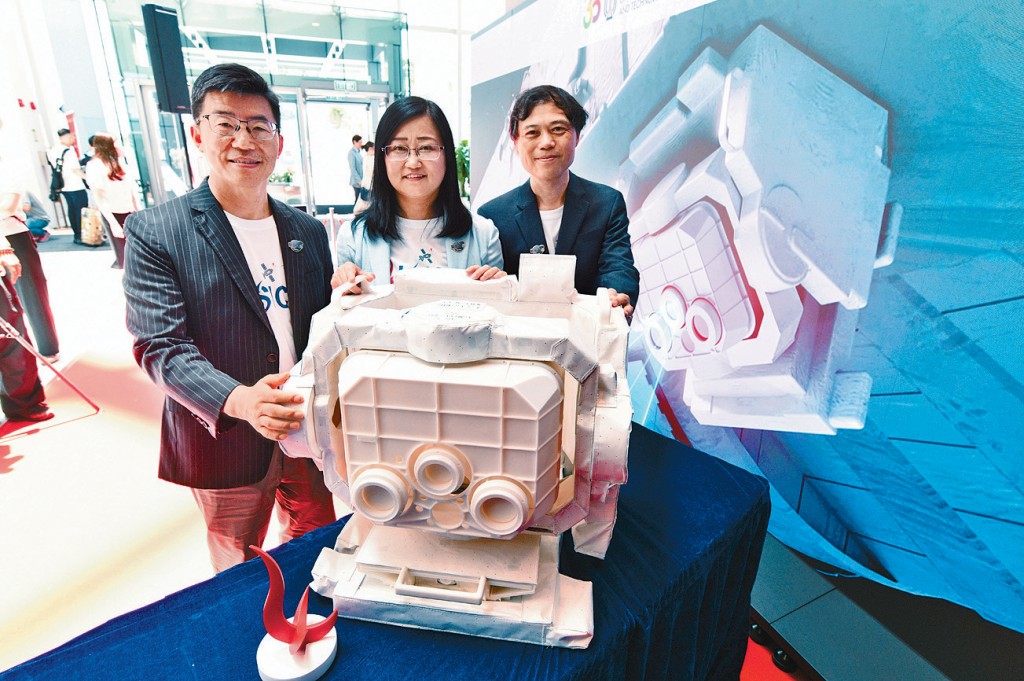 蘇慧（中）稱「天韻相機」有潛力大量生產實現商業化，助力監測碳排放。旁為參與研發的土木及環境工程學系系主任張利民（左）、新興跨學科領域學部副教授翟成興。