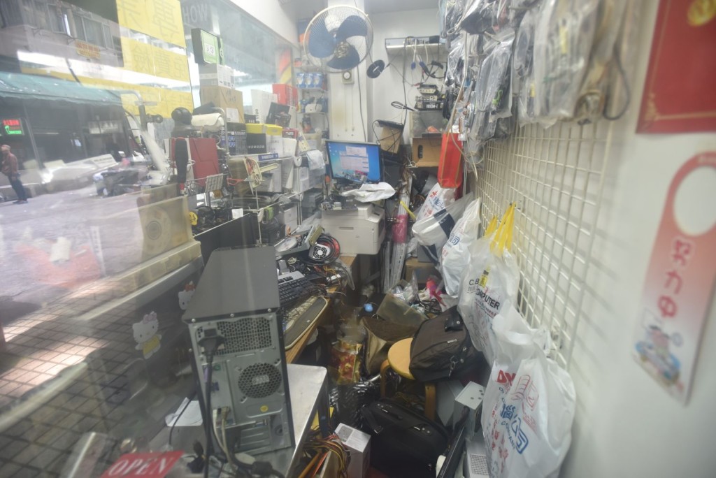 店內情況。